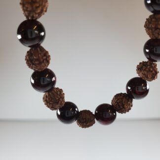 bracelet grenat et graine de bracelet grenat et graine de rudraksha