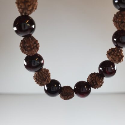 bracelet grenat et graine de bracelet grenat et graine de rudraksha