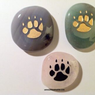 pierre-totem-patte-de-loup