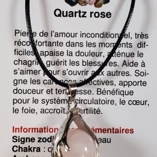 collier main qui tient bille-quartz rose