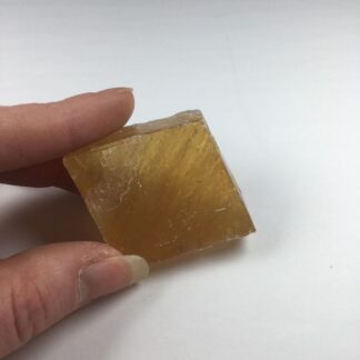 Calcite jaune ou dorée brute