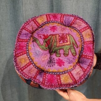 Coussin méditation - éléphant vert sur rose