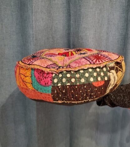 Coussin méditation - éléphant rouge sur rose