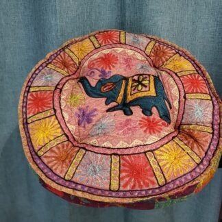 Coussin méditation - éléphant vert sur rose