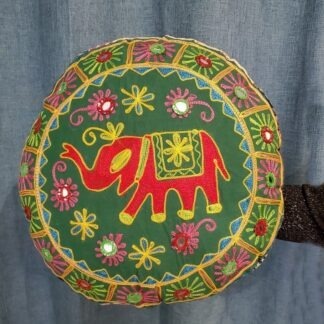 Coussin méditation - éléphant rouge sur vert