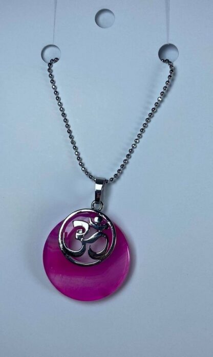 Collier rond avec breloque OM -agate rose