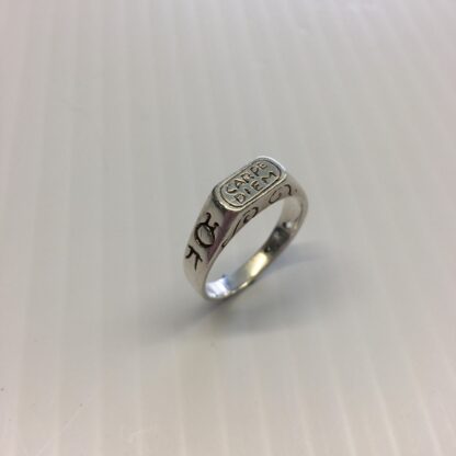bague carpe diem