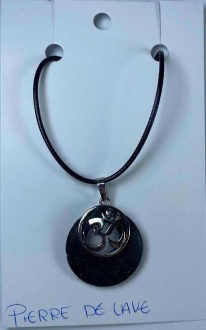 Collier rond avec breloque OM -pierre de lave